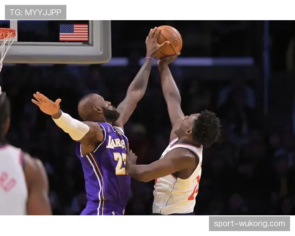 快船三分雨战术复仇尼克斯，全场命中18记三分命中率46.2%